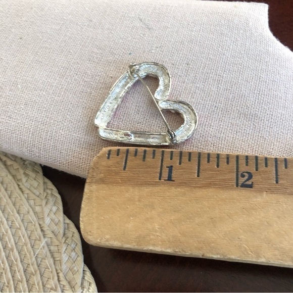 Vintage Holiday Heart Brooch - Picture 3 of 3